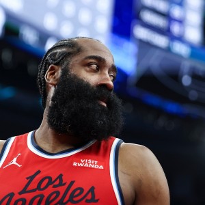 7M体育-哈登去年和快船因续约产生分歧 前者想要两年1.1亿&amp;像巴特勒那样