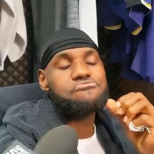 詹皇回归最大受害者！他上场的第1天，湖人12+18猛将就立刻被弃用