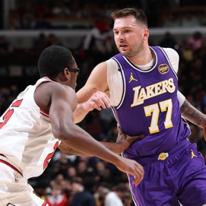 7M体育app-东契奇46+7+11詹姆斯24+5 湖人客场轻取公牛|洛杉矶湖人队|芝加哥公牛队|八村塁|尼古拉-武切维奇|卢卡-东契奇_新浪体育_新浪新闻